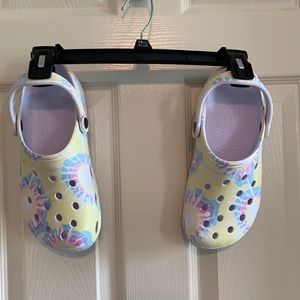 Off brand crock shoes